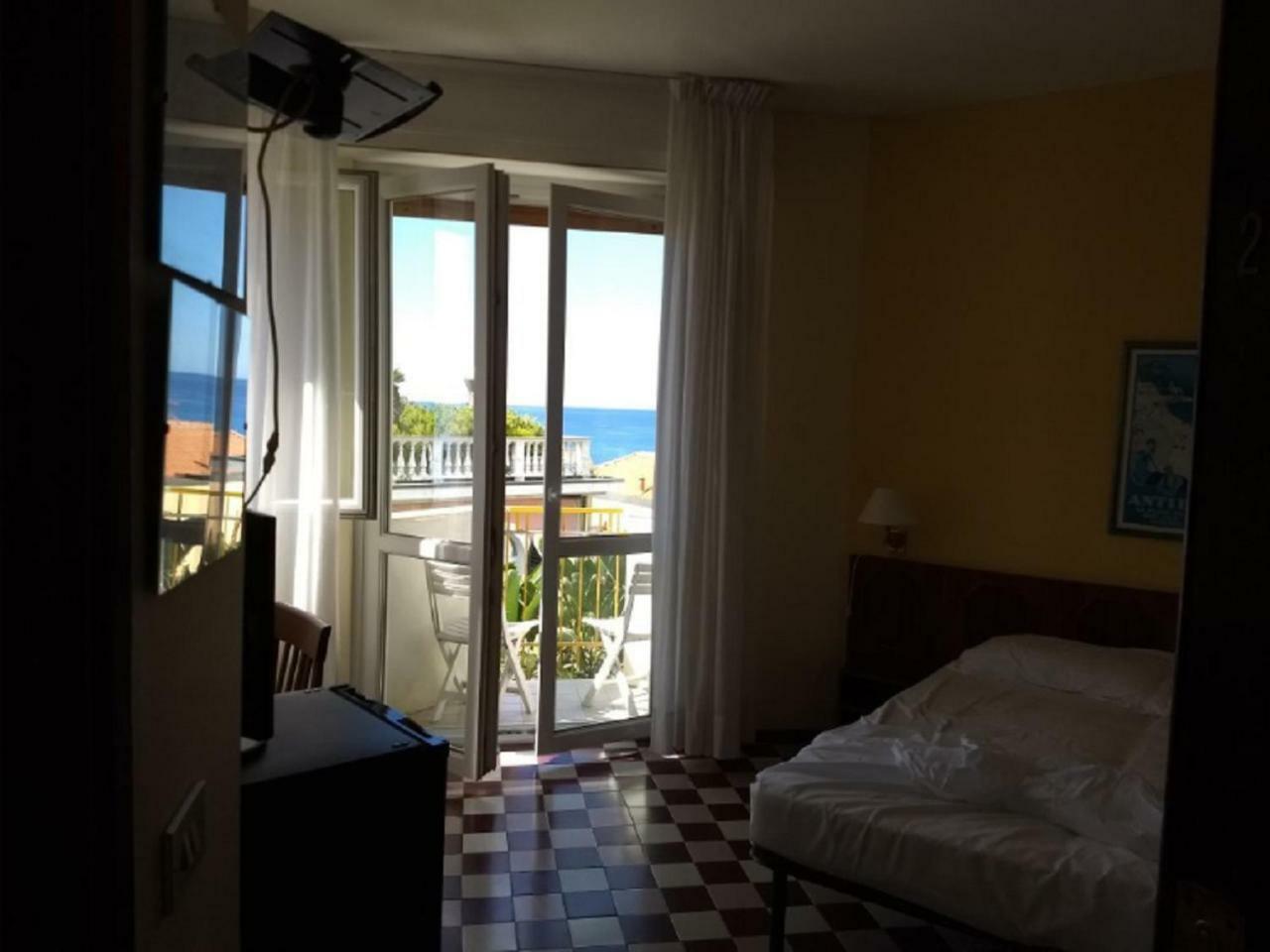 Hotel Della Punta Бордихера Екстериор снимка